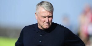 Um técnico da EFL viaja meio país para um jogo após uma tragédia familiar