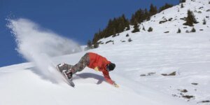 Um turista britânico morreu nos Alpes franceses após uma queda horrível de um penhasco de 100 metros