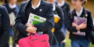 Uniformes escolares infantis incluídos no alerta de ‘produto químico tóxico’ enquanto os parlamentares pedem ação