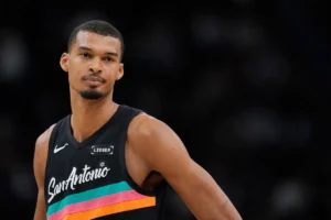 Victor Wembanyama foi liberado do protocolo de concussão para jogar no jogo 4 do Spurs-Trail Blazers