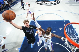 YouTube Gold: Cooper Flagg ataca novamente, desta vez contra o Los Angeles Lakers