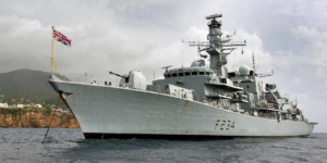 A Marinha Real partiu com apenas cinco fragatas depois que o navio foi discretamente retirado da frota