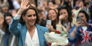 A Princesa de Gales atrai multidões aos gritos para a Itália quando a verdadeira missão de Catarina começa
