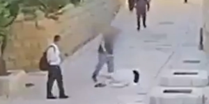 A freira foi jogada no chão perto do túmulo do Rei David e espancada em um ataque horrível