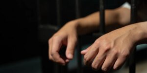 A maioria dos estupradores adolescentes foi poupada da prisão nos últimos cinco anos, mostram notícias bombásticas