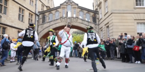 A tradição da dança Morris está sendo celebrada em todo o Reino Unido neste feriado bancário