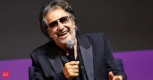 Al Pacino: Citação do Dia O lendário ator americano Al Pacino: “O dinheiro torna sua vida mais fácil. Se você tiver sorte, você… – Conhecido por seus insights sobre a natureza humana e a sociedade, lições inspiradoras sobre estabilidade financeira, satisfação com a vida e por que o dinheiro resolve a maioria dos problemas da vida.