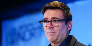 Andy Burnham diz que proibiria o VAR no futebol