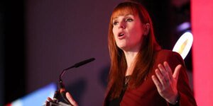 Angela Rayner está pedindo que Keir Starmer imponha restrições à Internet a milhões de britânicos