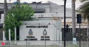 Apesar de bancar o pacificador, o Paquistão ‘empurrou’ os EUA e ajudou o Irã a estacionar aviões em Nurkhan para escapar do ataque