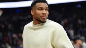 Brian Windhorst não ouviu nenhum boato sobre o Celtics perseguindo Giannis Antetokounmpo