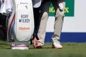 Campeonato PGA: Rory McIlroy interrompe a rodada de treinos após três buracos devido a uma bolha no pé