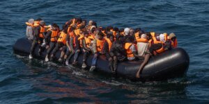 Centenas de milhares de migrantes solicitam a cidadania britânica antes que a brecha do Boriswave seja fechada