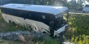 Cinco mortos e dezenas de feridos em terrível acidente de ônibus na Virgínia