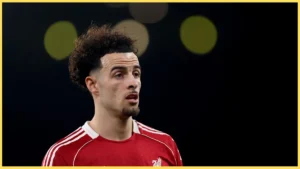 Curtis Jones explica nova função no Liverpool após mudança para a direita