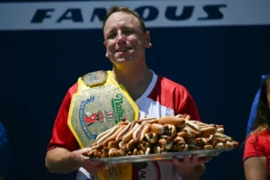 Joey Chestnut se declarou culpado de agressão e condenado a liberdade condicional