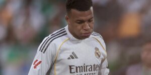 Kylian Mbappe em uma bomba surpreendeu seus companheiros do Real Madrid antes de um jogo decisivo contra o Barcelona