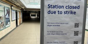 Londres está paralisada com grandes atrasos, pois datas e horários completos foram revelados