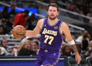 Luka Doncic divulgou reportagens da mídia da NBA após a derrota do Lakers nos playoffs para o Thunder