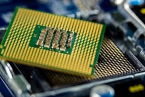 Microchip Tech (MCHP) reporta fortes resultados no quarto trimestre e no ano fiscal de 2026, excede a orientação de EPS