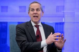 O estresse no crédito privado pode desencadear “contágio psicológico”, disse Barr, do Fed, à Bloomberg News