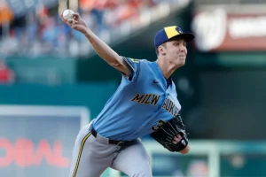 O fenômeno dos Brewers, Jacob Misiorowski, deixou o jogo com uma aparente lesão após 5 1/3 entradas sem rebatidas