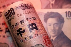 O iene salta acentuadamente enquanto o Japão avisa que está pronto para intervir novamente