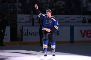 Onde o contrato de $ 38,75 milhões de Dylan Holloway na NHL está entre os ex-alunos dos Badgers