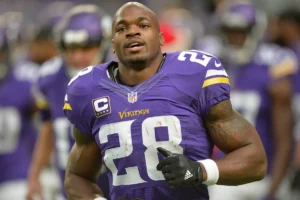 Os Vikings anunciaram que Adrian Peterson será introduzido no Anel de Honra em 2026