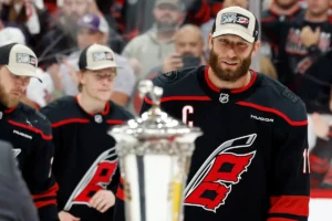 Os remanescentes de longa data dos Hurricanes estão saboreando o raro momento de chegar à final da Copa Stanley
