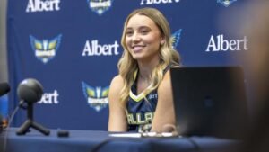 Paige Bueckers canaliza Michael Jordan com língua feroz – o rosto do árbitro diz tudo
