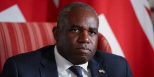 Pais de crianças que infringem a lei enfrentam a prisão sob a revisão do sistema de justiça juvenil de David Lammy