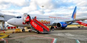 Passageiro do Jet2 arrasado quando a comemoração do 50º aniversário das regras do passaporte foi retirada no portão de embarque