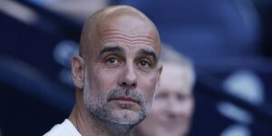 Pep Guardiola faz um discurso emocionado aos torcedores do Manchester City ao se despedir da Premier League