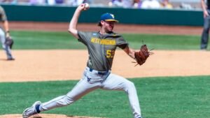 Pontuação da caixa de beisebol de Wake Forest x West Virginia: estatísticas ao vivo do jogo do torneio do campeonato de beisebol da NCAA