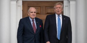 Rudy Giuliani, um aliado próximo de Donald Trump, foi hospitalizado e está em estado crítico