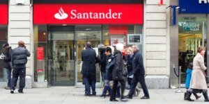 Santander confirma grande reforma nas agências bancárias após acordo com o TSB, afetando 28 milhões de clientes