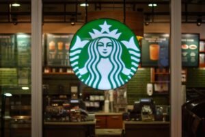 Starbucks estoca no acumulado do ano – graças aos Kardashians