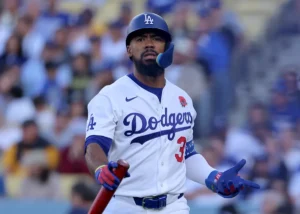 Teoscar Hernández deve perder 1 mês devido a uma distensão no tendão da coxa, os Dodgers o colocaram no IL