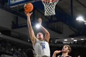 Transferência do estado de Dakota do Sul, Damon Wilkinson, assinou com Nebraska