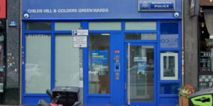 Um escritório de polícia em Met Golders Green foi atacado