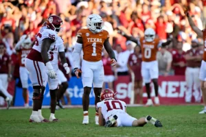 Relatório preliminar de escotismo de verão da NFL de 2027: Colin Simmons, edge, Texas
