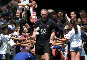 A USMNT foi muito bem recebida na abertura do acampamento base da Copa do Mundo no sul da Califórnia