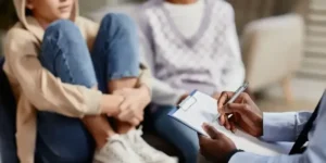 As chamadas de emergência de gênero para a Childline aumentaram 20% em apenas um ano.