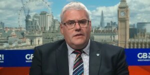 Ataque com faca em Belfast: líder do DUP critica a ‘contenção’ do Partido Trabalhista em resposta ao incidente ‘bárbaro’: ‘Mutilação medieval’
