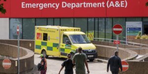 Atrasos no pronto-socorro vinculados a 305 mortes por semana, enquanto os médicos enviam uma mensagem alarmante ao NHS em um relatório contundente