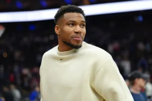 Bill Simmons sugeriu o cronograma de negociação de Giannis Antetokounmpo em rápida evolução