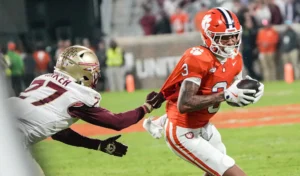 Clemson WR Tristan Smith agradeceu aos fãs antes da audiência