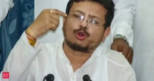 Dos 80 MLAs do TMC, Ritabrata Banerjee apoiou o novo grupo em nome de 58.