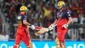 Estrela do RCB multada por jogar saco de gelo no árbitro durante a final do IPL; recebeu uma suspensão de um jogo